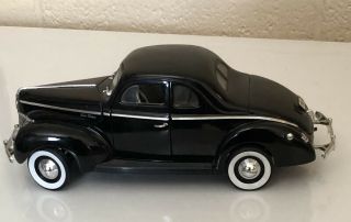Ertl 1940 Ford Deluxe Business Coupe Maroon 1:18 Diecast Car I1