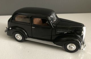 National Motor Museum 1939 Chevy Master Deluxe Town Sedan Diecast Black Car 1:32