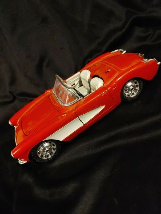 1957 Red Chevrolet Corvette Diecast 1:18 Road Tough 92018.  Pre - Owned