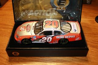 2003 Action Elite Tony Stewart 20 Home Depot Victory Lap 1/24 Scale 1/1200