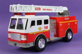 17” Tonka Hasbro 2004 Funrise 05329 Fire Rescue Truck168 Battery Op Lights Sound