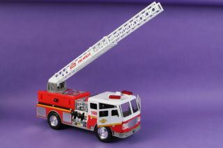 17” Tonka Hasbro 2004 Funrise 05329 Fire Rescue Truck168 Battery Op Lights Sound 2