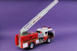 17” Tonka Hasbro 2004 Funrise 05329 Fire Rescue Truck168 Battery Op Lights Sound 3