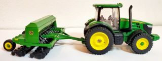 1/64 Ertl John Deere 7200r 4wd Tractor With Grain Drill Implement