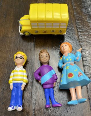 Magic School Bus Ms.  Frizzle,  Keisha & Arnold Character Toys School Set Cake Top