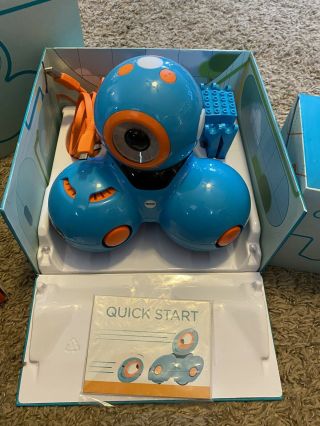 Wonder Workshop Dash and Dot robot with Launching Accessories - STEM 2