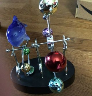 Electronic Perpetual Motion Desk Toy Revolving Dolphin And Balance Balls Physics