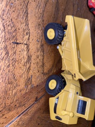 Ertl Caterpillar Cat D250 Articulate Dump Truck Diecast Model