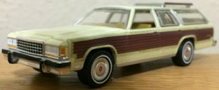 Greenlight Estate Wagons Series 1 1985 Ford Ltd Country Squire 1:64 Scale Model