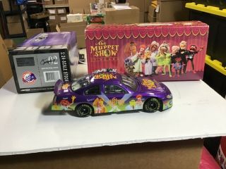 Action - The Muppet Show 25 Years,  2002 Intrepid,  1:24 Scale,  Die - Cast,  Pre - Owne