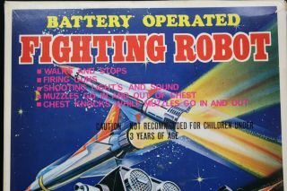 VINTAGE TIN HORIKAWA JAPAN BATTERY OPERATED FIGHTING ROBOT BOX.  SHIP WO 3