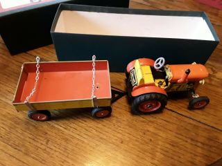 VINTAGE SCHYLLING TRACTOR AND TRAILER WIND - UP TIN TOY 3