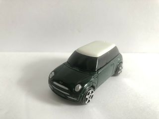 Maisto Bmw Mini Cooper 1/64 Scale In Green With White Top
