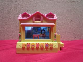 2005 Mattel Pixel Chix Babysitter Yellow & Pink House Electronic Toy
