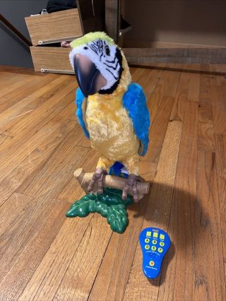 Furreal Squawkers Mccaw Talking Parrot Hasbro Bird W/ Perch & Remote