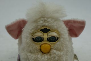Vintage 1999 Tiger Electronics White Furby Babies Baby NO POWER 2