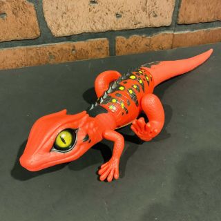 Robo Alive Lurking Lizard Battery - Powered Robotic Toy (red And Black) 14”