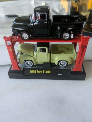 M2 Machines Auto Lift 2 Pack 1:64 - 1956 Ford F - 100 Pickup 