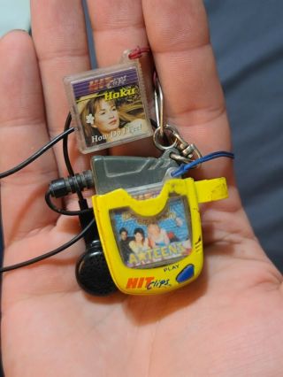 Hit Clips Yellow Micro Personal Player 2000 Tiger Electronics W/ Hoku A Teens
