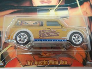 Hot Wheels DC Wonder Woman ' 67 Austin Mini Van Real Riders 2