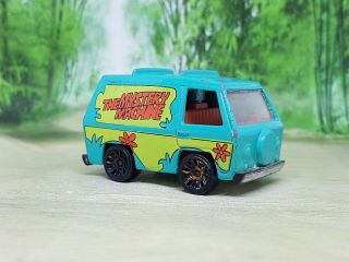 Hot Wheels Scooby Doo Mystery Machine Diecast Model Car 1/64 -