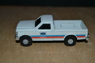 1/64 Ertl Farm Country 1993 - Ford Holland Dealership - F250 Ford 4wd Pickup