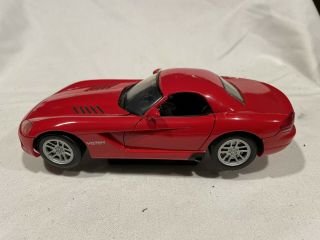 Motor Max 2003 Dodge Viper Srt/10 1/24 Scale Die Cast Red With Stand