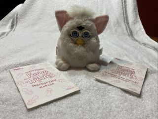 Vintage 1999 Furby Babies 70 - 940 Snowy Owl.  Not.