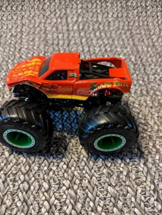 1/64 Hot Wheels Monster Truck Snake Bite