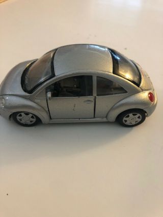 Maisto Beetle Volkswagen Special Edition Diecast Car Scale 1/37