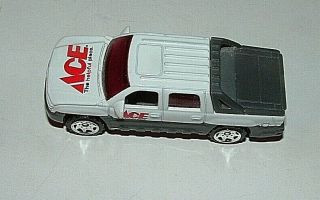 Matchbox Mattel Chevy Chevrolet Avalanche Ace Hardware White 1:75 Diecast,  2001