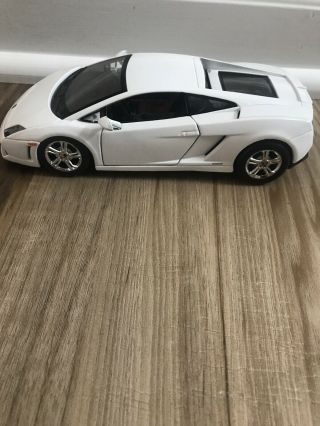 Maisto Lamborghini Gallardo Lp560 - 4 (1/24 Scale) Sports Car Model White