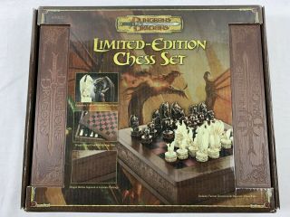 Dungeons & Dragons Limited - Edition Chess Set 2006