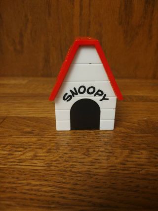 SNOOPY push up toy dog house 1998 THE PEANUTS GANG Wendy ' s Kids Meal toy VTG 2