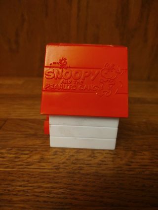 SNOOPY push up toy dog house 1998 THE PEANUTS GANG Wendy ' s Kids Meal toy VTG 3