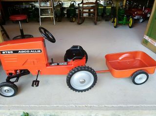 Vintage Agco Allis Pedal Tractor,  And Wagon,
