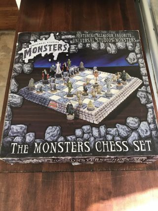 Universal Studios The Monsters Chess Set - Spencer 