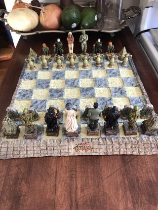 Universal Studios The Monsters Chess Set - Spencer ' s Gifts Exclusive - 3 3