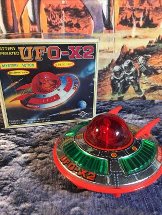 Daiya Space Ship Japanese Ufo - X2 Tin And Plastic 1960s Battery Operated