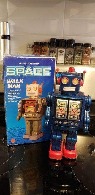 Space Walk Man Robot.  Battery Operated Tin Toy.  Blue