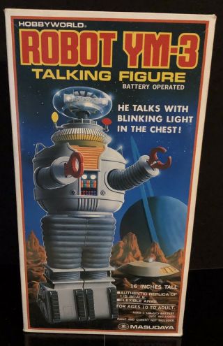 1985 Lost In Space Robot Ym - 3 16 " 1:5 Scale Hobby World Talks And Lights Up