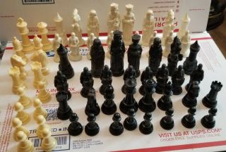 Vtg ANRI E.  S Lowe Chess Set King Arthur Renaissance Medieval Missing 1 Knight 2