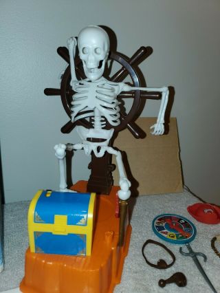 Vintage 1989 Rattle Me Bones Motorized Game by TYCO /Tested & Read Desc 3