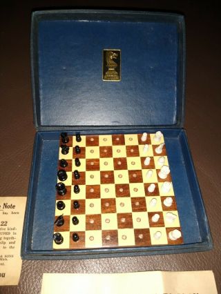 Vintage Drueke Vol.  100 Complete Mini Travel Chess Set 4.  5 " × 4.  5 ".  U.  S.  A.