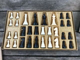 Vintage STAUNTON GALLANT KNIGHT Chess Set w Board c.  1950 ' s Orig.  Box 2