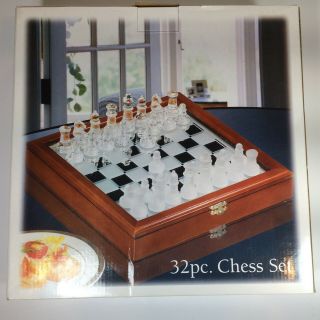 32 Piece Glass Frosted Chess Set W/ Mahogany Storage Box & Mirrored Board Top