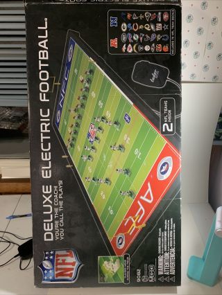 Tudor Games NFL Deluxe Electric Football Game Complete And 2