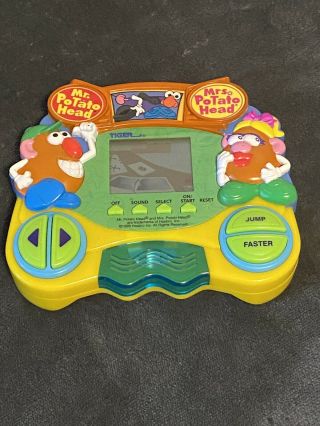 Mr Mrs Potato Head Handheld Tiger Electronics 1999 Hard To Find Arcade Type Game