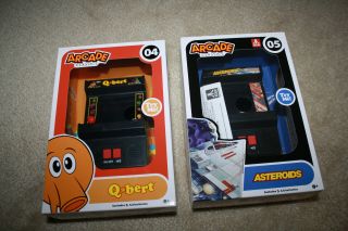 Arcade Classics Retro Atari Mini Arcade Electronic 04 Q Bert 05 Asteroids - C709