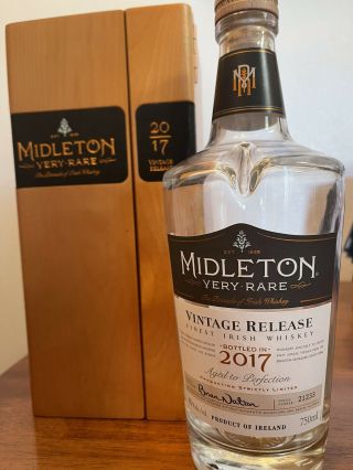 Midleton Very Rare 2017 Irish Whiskey Bottle W/ Wooden Display Box